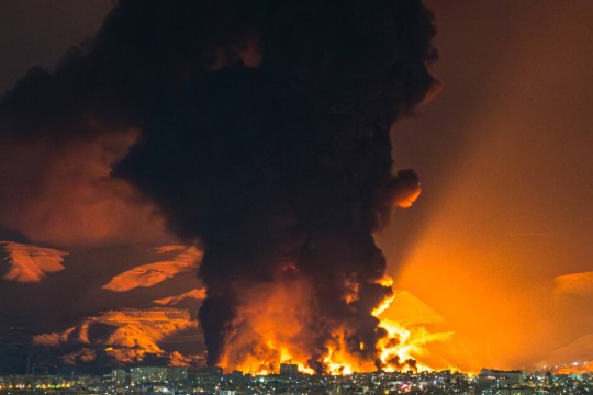 Το κλιματικό τίμημα του πολέμου ΗΠΑ–Ισραήλ στο Ιράν